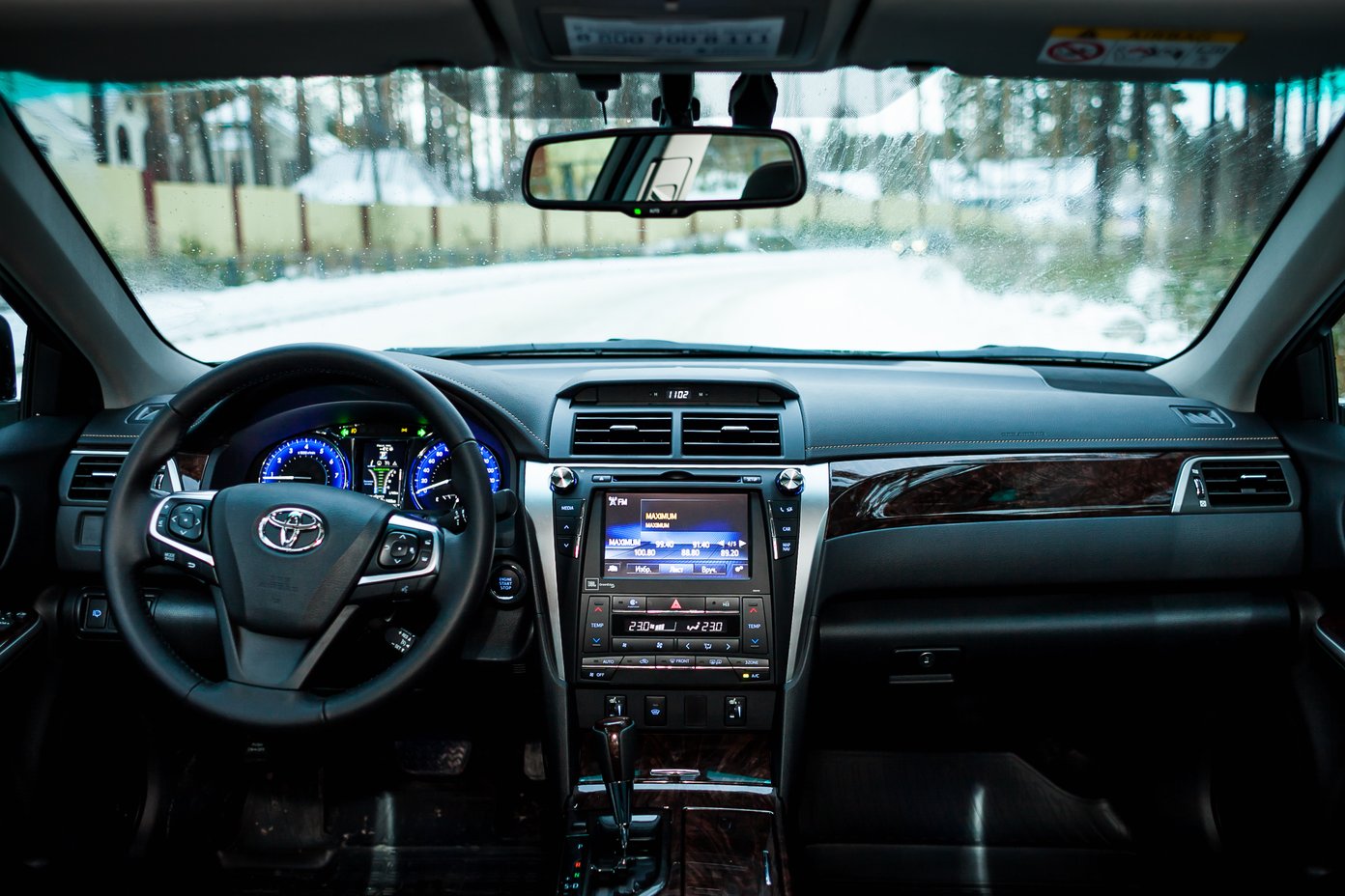 Тридцать лет бизнеса: определяем, где правильно сидеть в Toyota Camry